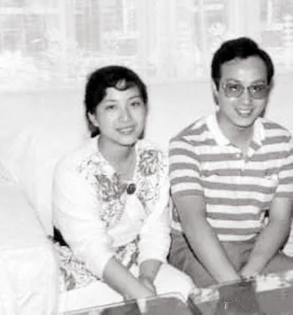 羅京去世12年，妻子曾哭到暈厥，兒子已長大成人