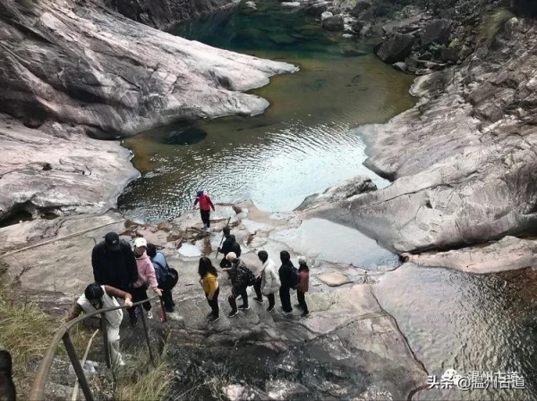 探幽臥龍峽，領略旖旎的山光水色