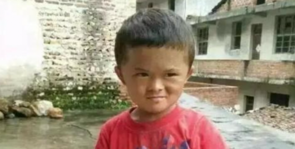 從商演不斷到無人問津，被丟回農村的小馬雲，他的悲劇該由誰買單