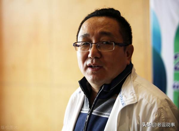 “老幹部”靳東空降《突圍》豪橫守護人民的財產