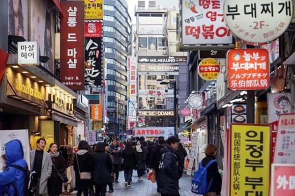 韓國前總統李明博入獄後的生活:住13平米單間,喝豆腐湯 韓國前總統李明博入獄後的生活:住13平米單間,喝豆腐湯