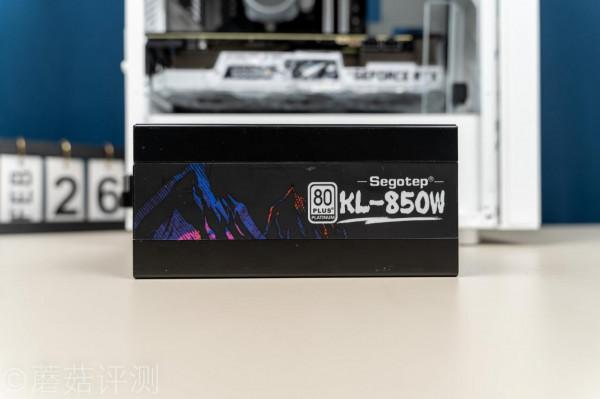 出門撿到一個固態硬碟,回去我就裝了一套白色主題的主機 出門撿到一個固態硬碟,回去我就裝了一套白色主題的主機