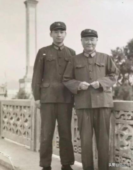 他幹12年大軍區司令員,退居二線,有些不甘心,2年後重返一線 他幹12年大軍區司令員,退居二線,有些不甘心,2年後重返一線