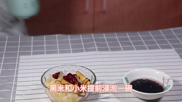 最長個的早餐，一口吃進10種營養，補鈣又補鐵，秋季必收藏的輔食