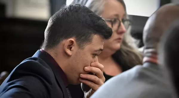 槍殺暴徒的少年判無罪，全美竟震怒？多城抗議，波特蘭陷打砸搶燒