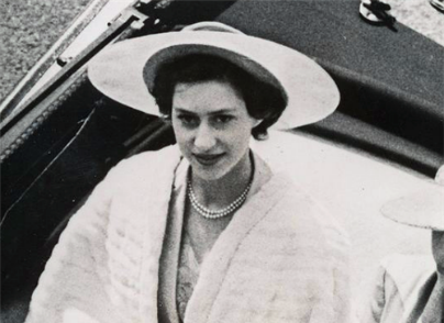 英女王年輕時沒有妹妹漂亮，50年後容貌卻翻轉，相由心生自律為王