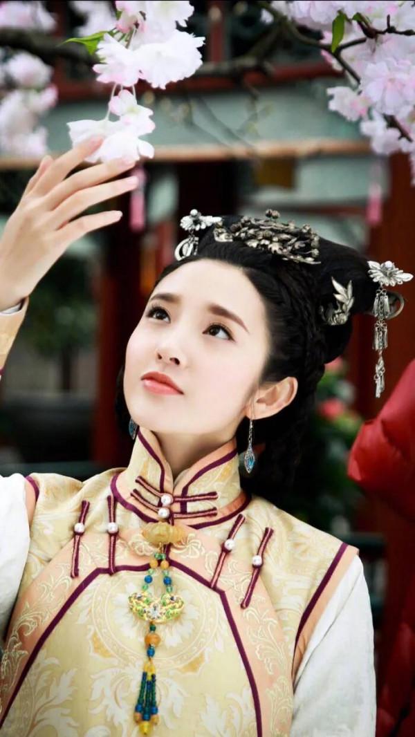 唐藝昕的古裝和時裝，都美的一塌糊塗