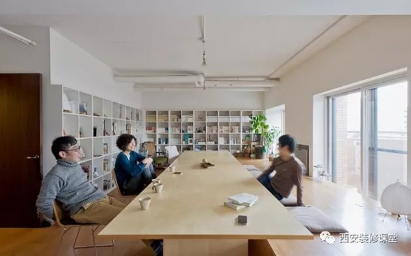 客廳不要傳統，長條桌布局可好？