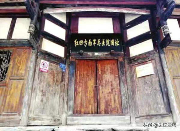 1951年，四川老農挖出一大型紅軍墓碑，碑面黨徽倒懸，這有何玄機