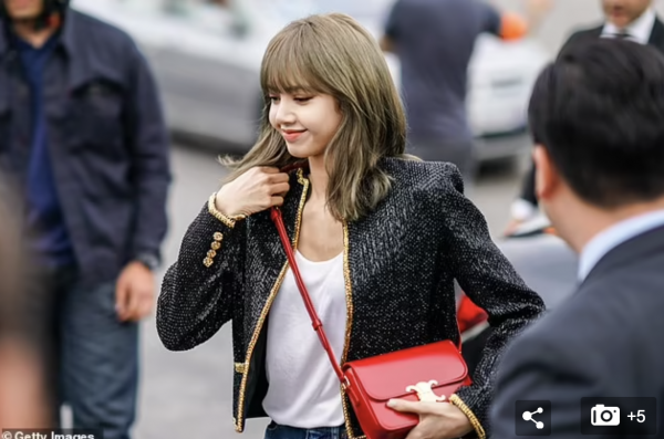 24歲的Lisa確診感染新冠病毒！其它三人目前正在等待結果