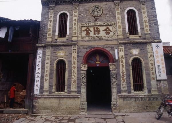 江西這古鎮太原始，現在不去真怕過兩年要拆除，曾是四大名鎮之一