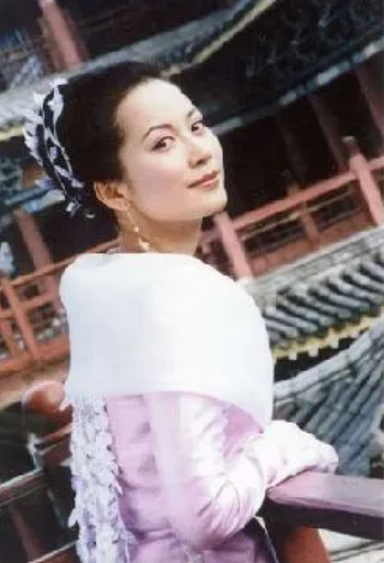 至今單身的8位大齡女星，最大57歲最小38歲，個個瀟灑又快樂