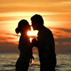 原創現代詩歌《愛你》作者：至美