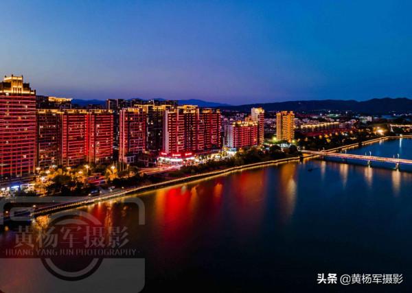 江西崛起速度最快的縣，一江兩岸城市夜色璀璨，紅色文化濃厚景美