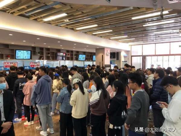 6口大鍋做魚，學生免費吃10天！釣友：不羨慕，就想釣魚