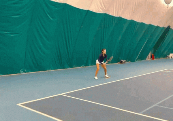 時尚圈和英王室寵愛的18歲華裔女孩，東北話說得好溜