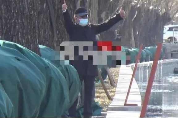 該抱孫子的年紀當了爹,5位明星老來得子,白髮蒼蒼還要賺錢養娃 該抱孫子的年紀當了爹,5位明星老來得子,白髮蒼蒼還要賺錢養娃