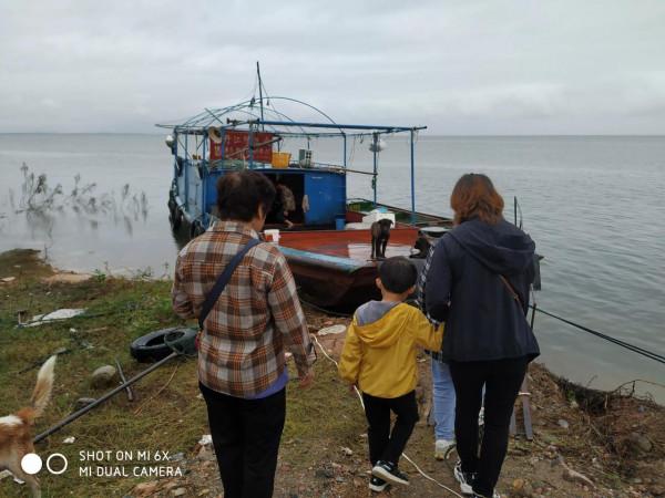 釣魚做幌子，吃土特產河鮮是真