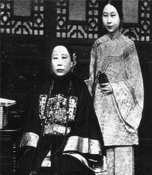 晚清普通百姓和達官貴人對比圖