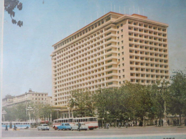 1973年,北京飯店正在擴建,汪東興巡視時發現不對,及時上報中央 1973年,北京飯店正在擴建,汪東興巡視時發現不對,及時上報中央