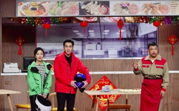 “喜劇人”賈冰：28歲當團長，35歲副處級，37歲辭職後爆紅