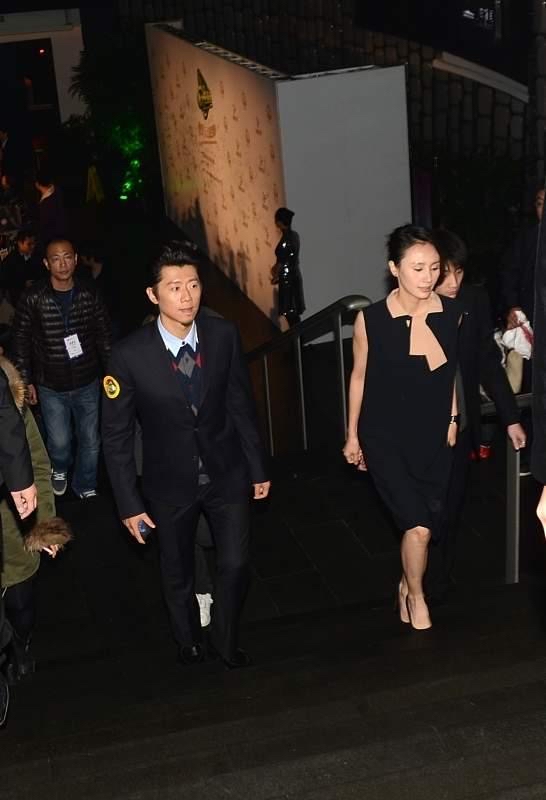 臉上有這3個特徵更適合留劉海，看袁泉就知道，紮起頭髮有些顯老