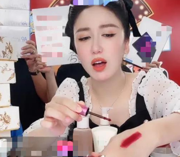 婁藝瀟也開直播帶貨？美顏後網友不敢認，賣的商品卻很“接地氣”