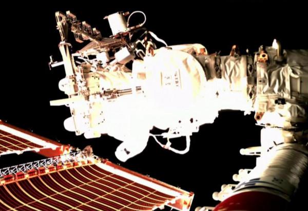 異常的宇宙射線來自哪裡?劉伯明還未完成任務,需要回艙緊急躲避 異常的宇宙射線來自哪裡?劉伯明還未完成任務,需要回艙緊急躲避