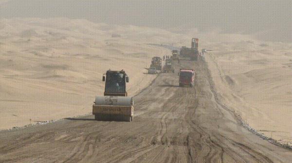 在“死亡之海”建公路 | 科普央企那些事兒