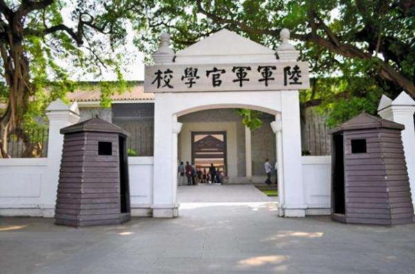 蔣介石“五虎上將”，打仗一個比一個孬，書法卻一個比一個好