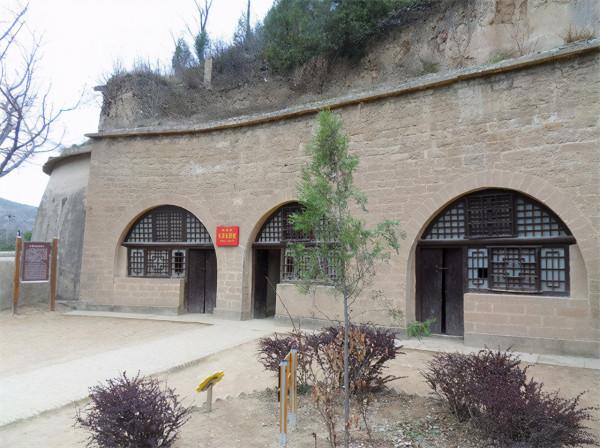 胡宗南來到毛主席的窯洞,環顧一週,感嘆:我們打不過他的 胡宗南來到毛主席的窯洞,環顧一週,感嘆:我們打不過他的