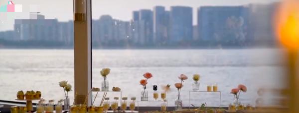 百萬粉網紅求婚現場太奢華,鑽戒是baby同款,女方曾獲王思聰追求 百萬粉網紅求婚現場太奢華,鑽戒是baby同款,女方曾獲王思聰追求