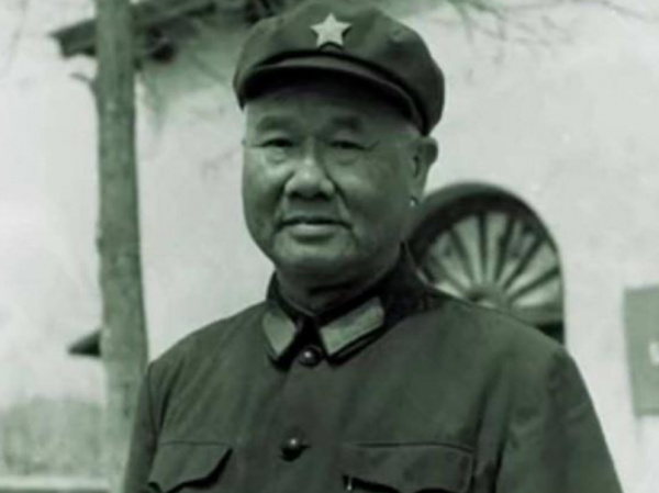 1982年，鄧小平為何堅決裁掉鐵道兵？面對異議他的回覆真高明