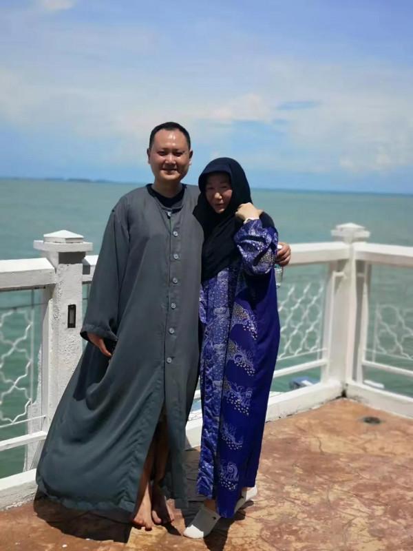 回憶是條悠長的海岸線，風平浪靜的馬六甲海峽