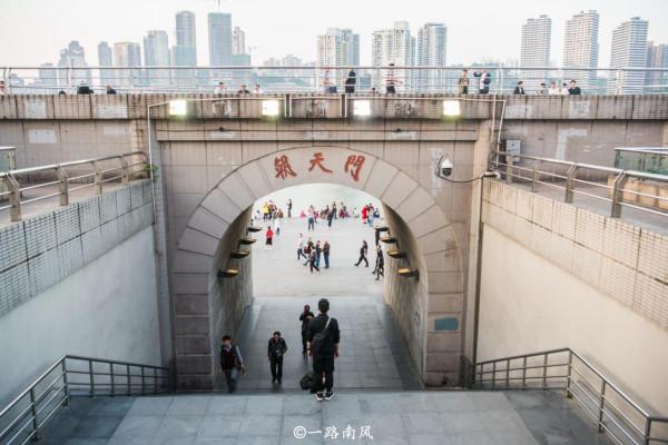 一到假期,重慶就開啟人海模式,這幾個地方到處都是人 一到假期,重慶就開啟人海模式,這幾個地方到處都是人