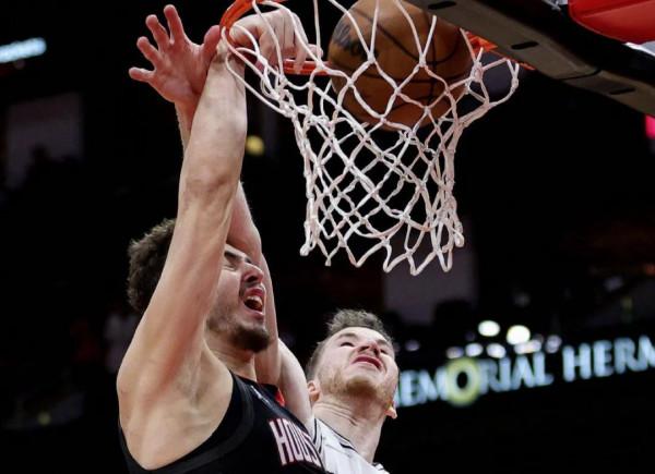 全隊8人上雙，馬刺134－104大勝火箭