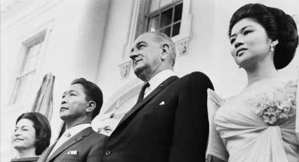 當了3年的菲律賓總統被彈劾:中國值得信賴,我下臺是美國策劃的 當了3年的菲律賓總統被彈劾:中國值得信賴,我下臺是美國策劃的