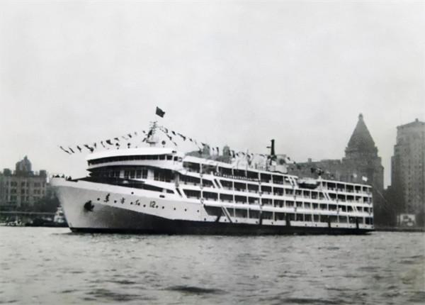 1945年,連長娶日本女戰俘,30多年後,孩子繼承上億家產 1945年,連長娶日本女戰俘,30多年後,孩子繼承上億家產