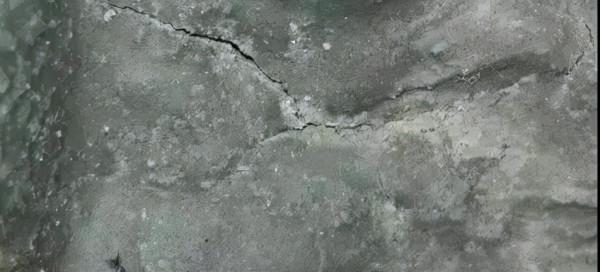 防水材料施工中出現針孔現象及防水層粘接不牢等麻煩該如何解決？