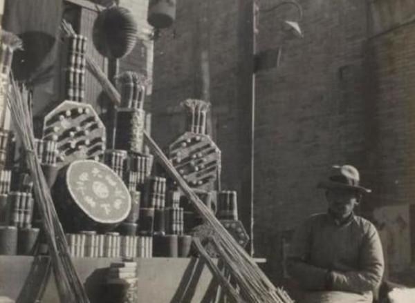 歷史上曾有一次明令禁止過春節,不得放假,過節的人會直接被逮捕 歷史上曾有一次明令禁止過春節,不得放假,過節的人會直接被逮捕