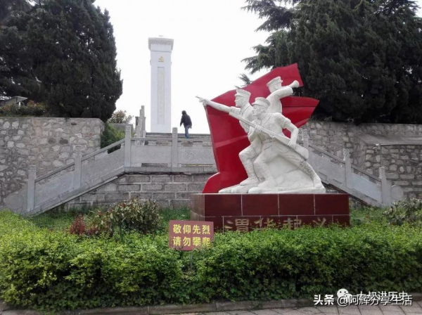 93年前，陰陽兩隔的烈士“全家福”，妻子抱孩子，族弟在後拉腰帶