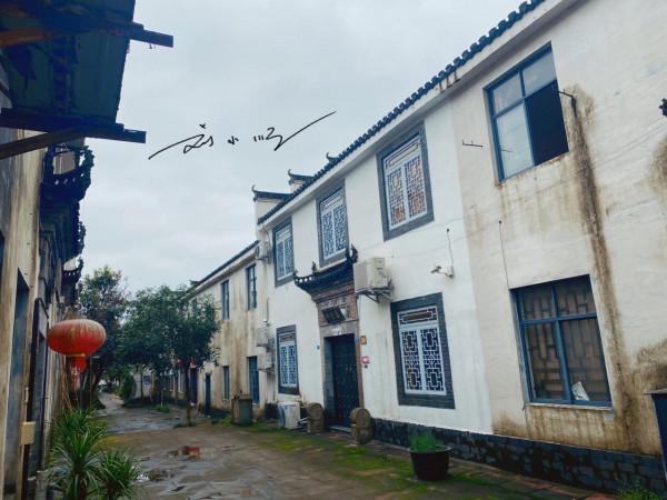 四川德陽有一座小眾古鎮，曾經是三國古戰場，現在都是徽派建築