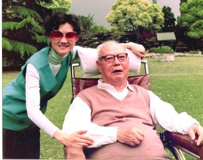 她是最後一位健在的開國元帥夫人，兒女成就不凡，親家官至副國級