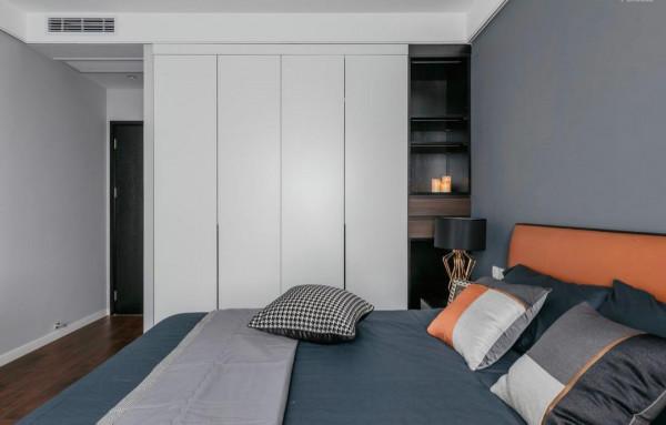 男導遊的家，用基礎的圖形加線條，裝扮出令人嚮往的家