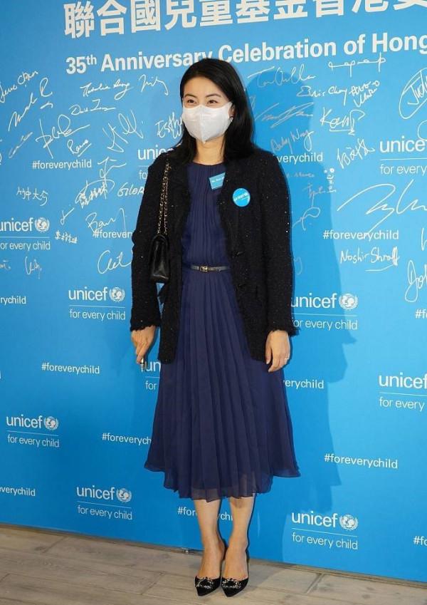 郭晶晶活成80後驕傲,穿小香風外套配連衣裙,簡單低調卻難掩高階 郭晶晶活成80後驕傲,穿小香風外套配連衣裙,簡單低調卻難掩高階