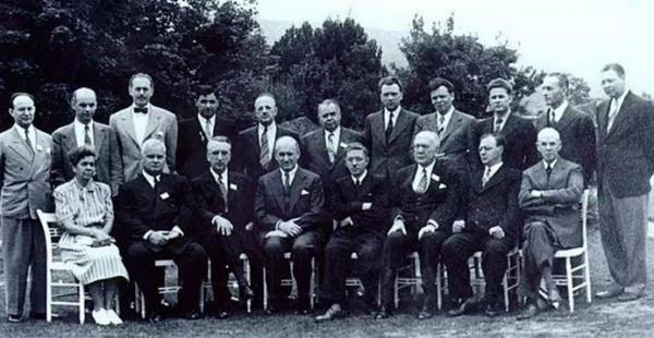 美國搶法國軍火大單，拉英國澳大利亞組群，世界迎來陸島相爭時代