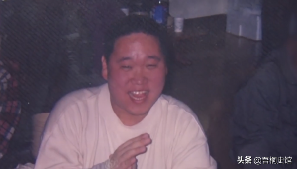 韓國大叔每天用鞋油抹臉，陪伴妹妹街頭流浪10年，只因親情的力量