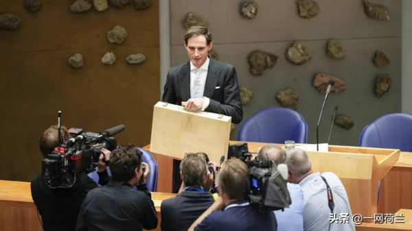 荷蘭小王子日,國王演說財政部長公佈預算案 荷蘭小王子日,國王演說財政部長公佈預算案