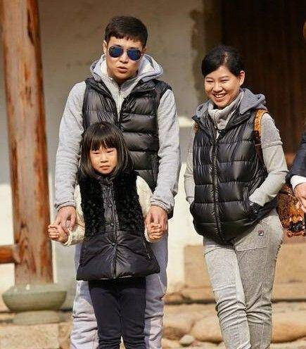 “長得像爸爸我很驕傲!”小瀋陽女兒被嘲長相,如今長大顏值逆襲 “長得像爸爸我很驕傲!”小瀋陽女兒被嘲長相,如今長大顏值逆襲