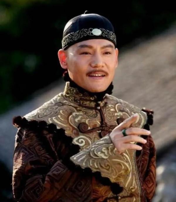 善心保全孤兒寡母，出資安葬朽骨枯骸，行善積餘福，七旬喜得雙子